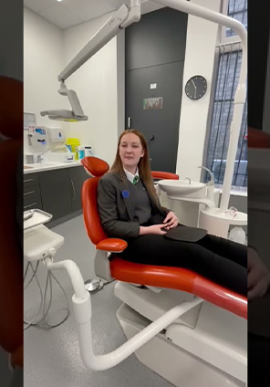 Isabelle’s orthodontic treatment has come to an end!